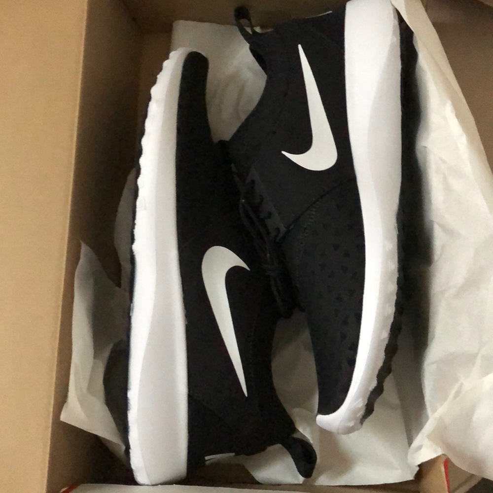 Women’s Nike juvenate tennis shoe
